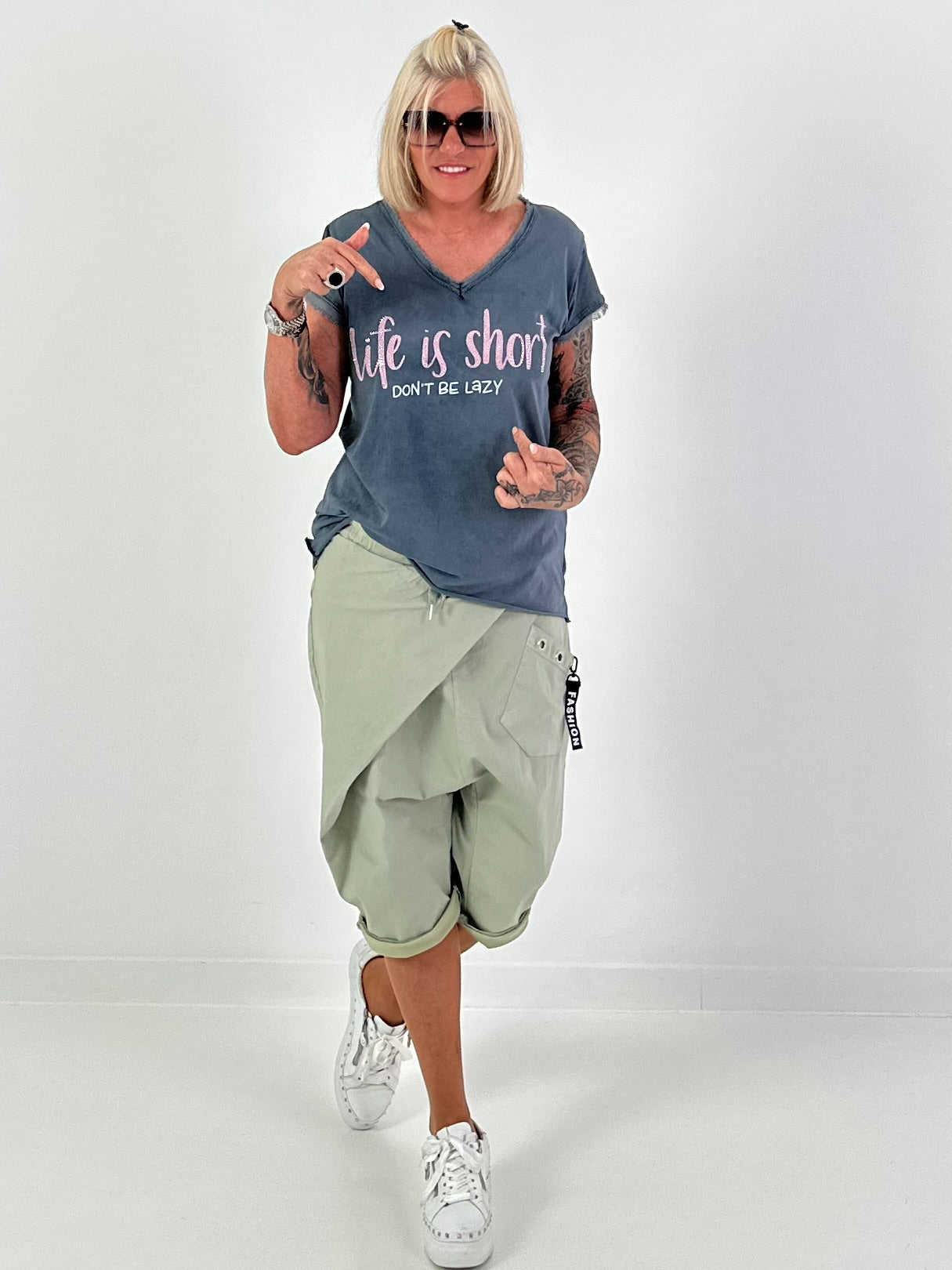 T-Shirt Life Is Short - blau