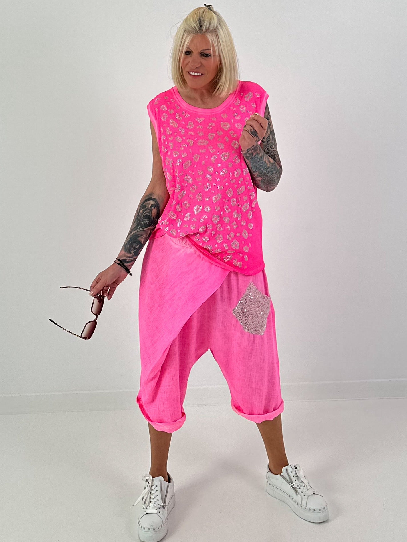 Ripp Top mit Glitzer Leo - neonpink