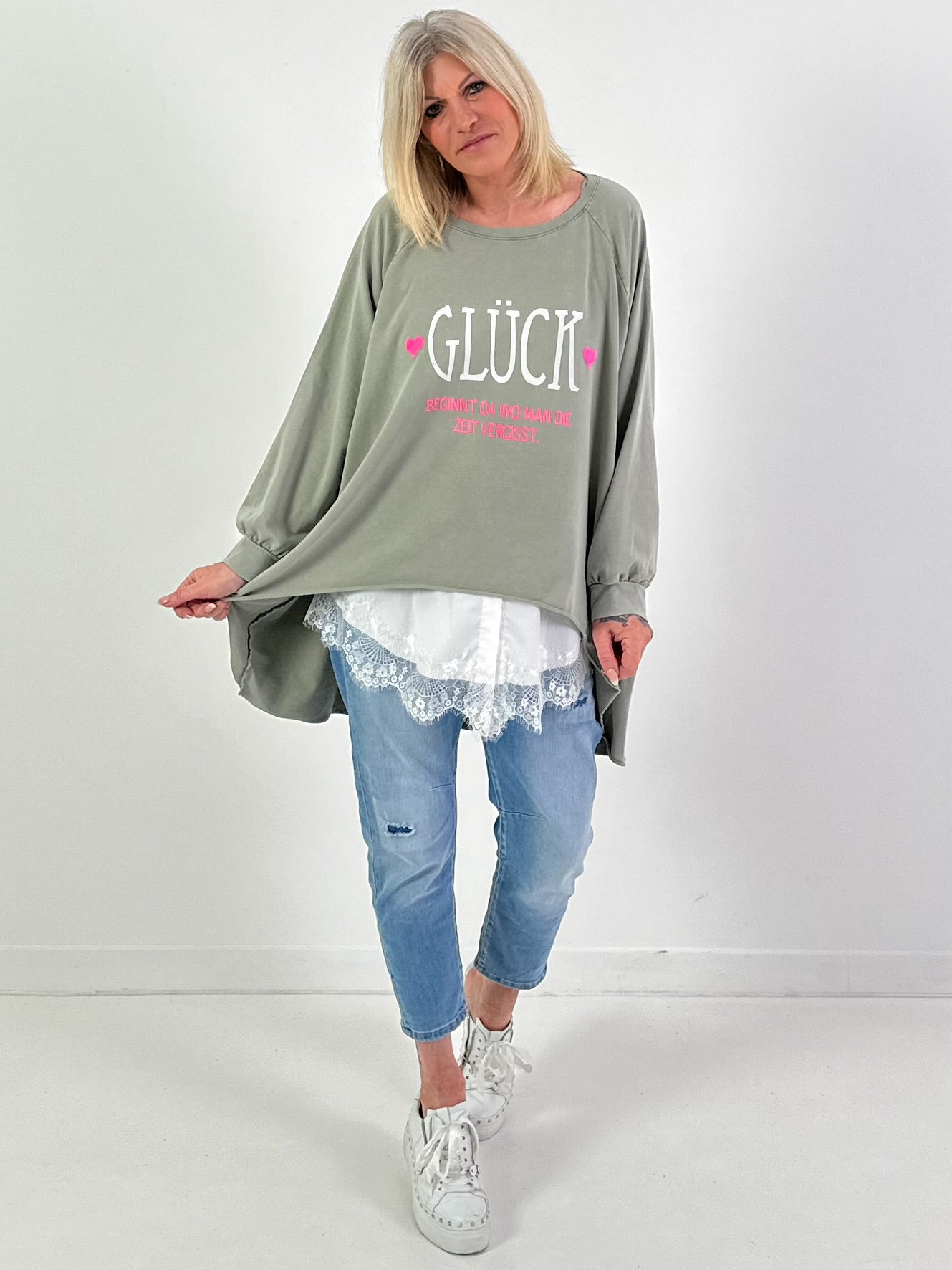 Oversized stonewashed Sweatshirt Modell "Glück..." - khaki