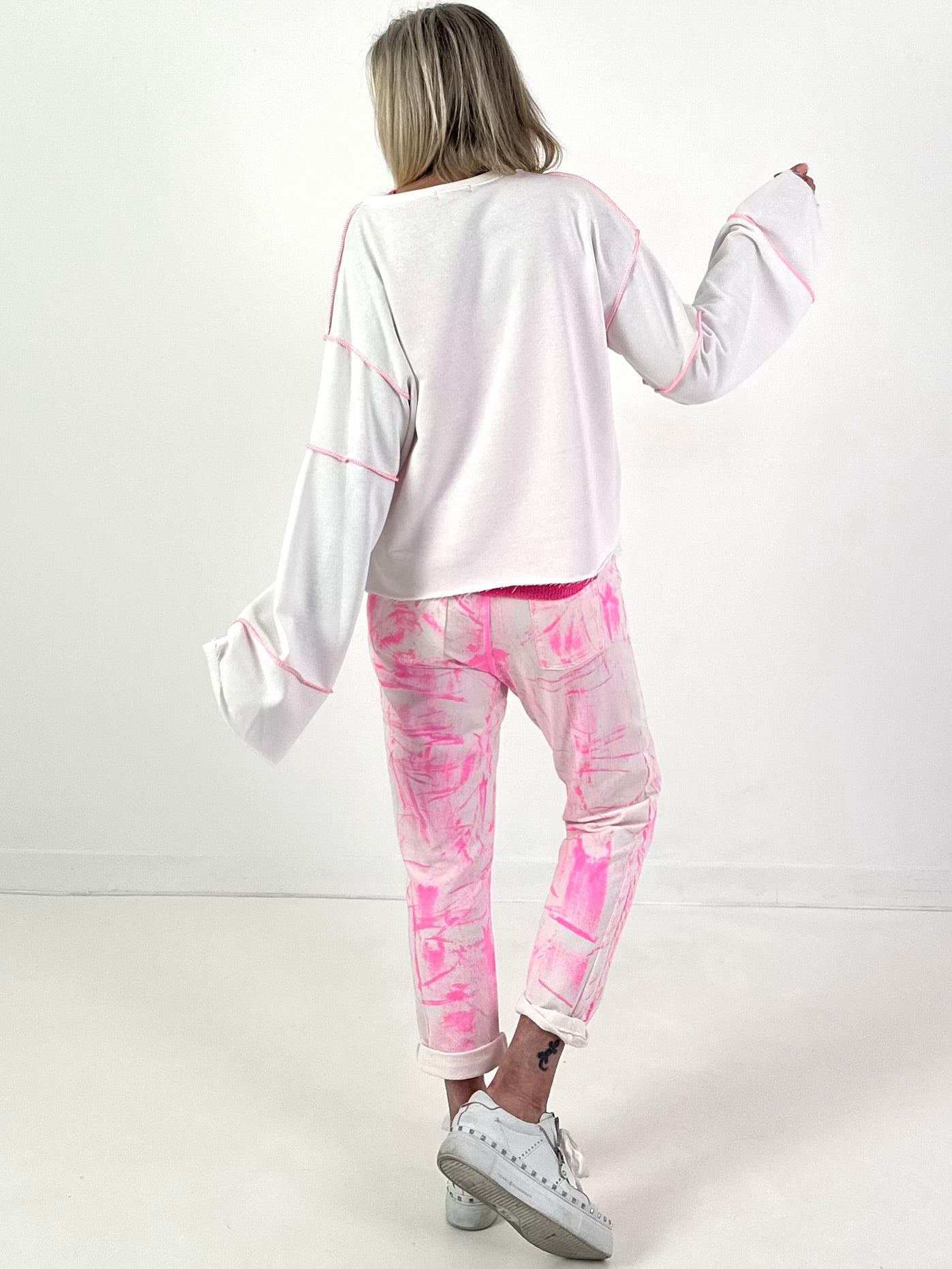 Sweater mit Kontrastnähten - weiss-neonpink