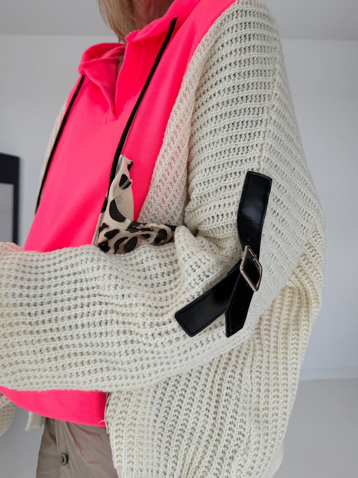 Oversized grofgebreide hoodie met sweat-inzetstuk - neonroze-ecru