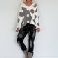 Pullover mit V-Ausschnitt und Art-Print - ecru-anthrazit