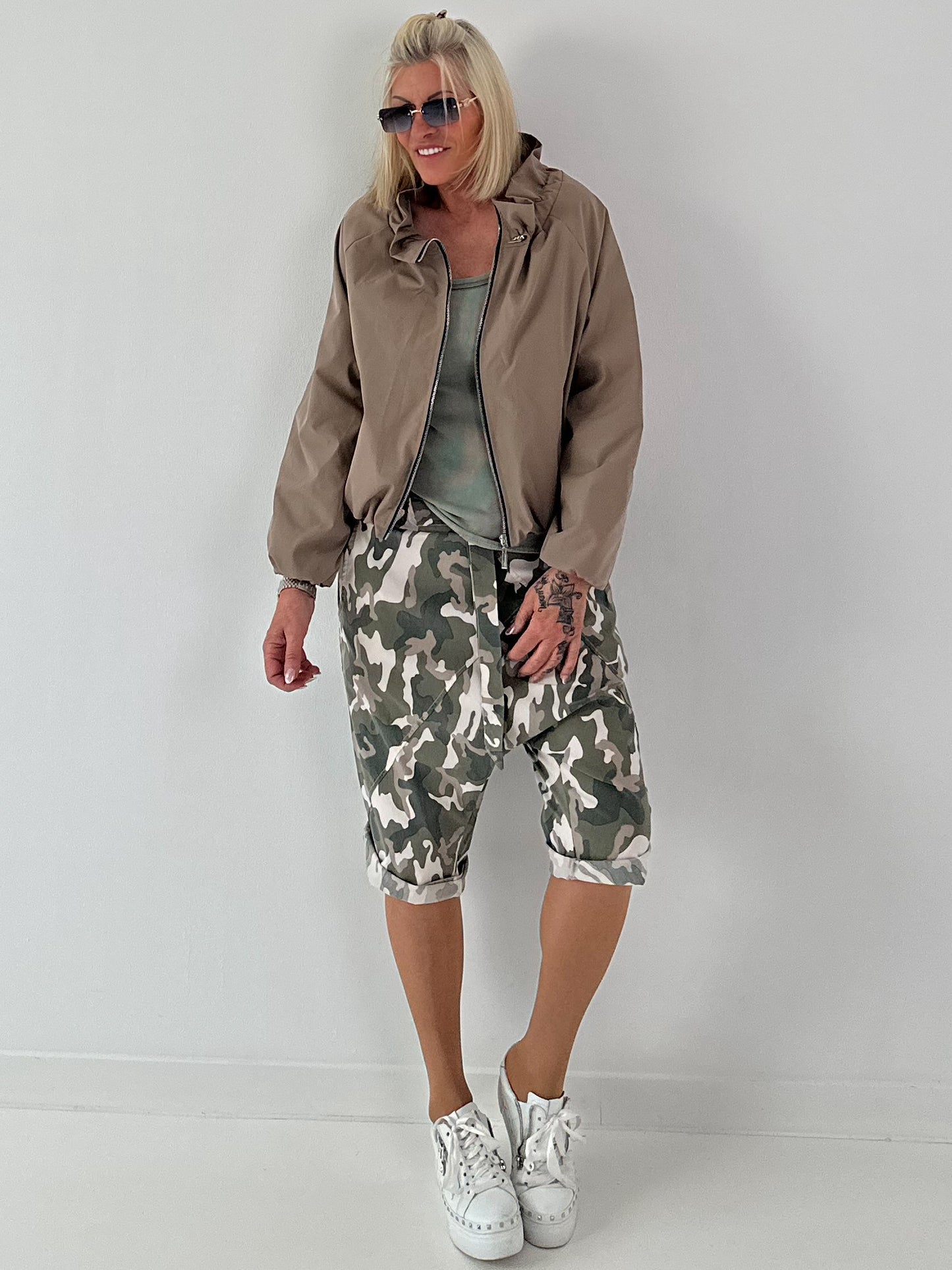Balloon jacket with sophisticated collar - taupe