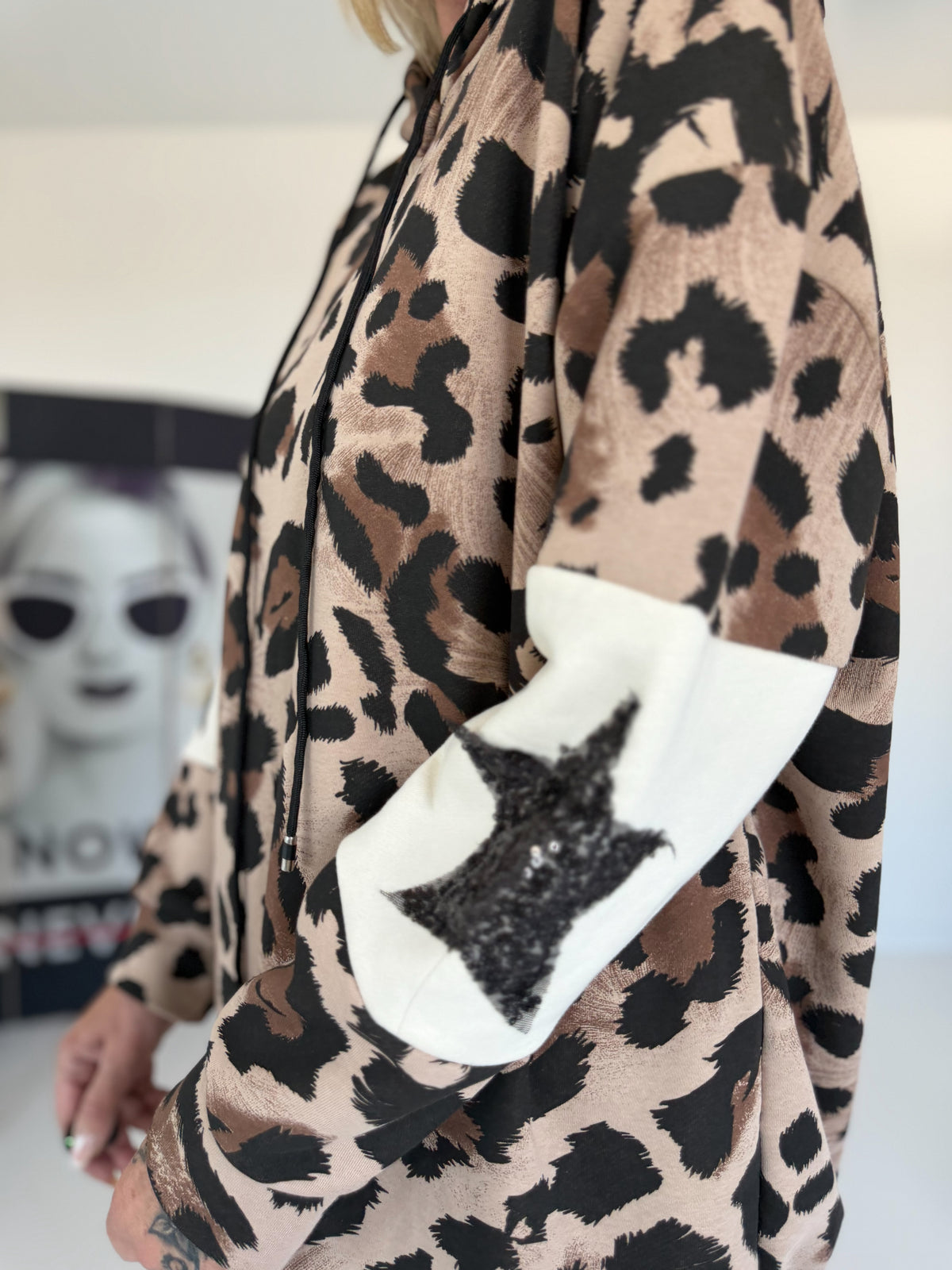 Zweiteiler mit Leo-Print und Stern-Patches - mehrfarbig
