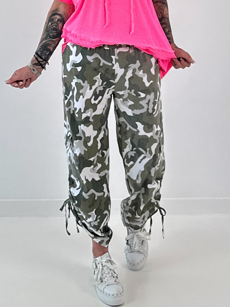Cargo camouflage broek met smokwerk aan de pijp - kaki-wit