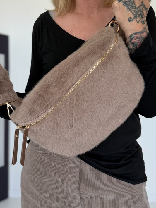 Faux fur crossbody bag - taupe