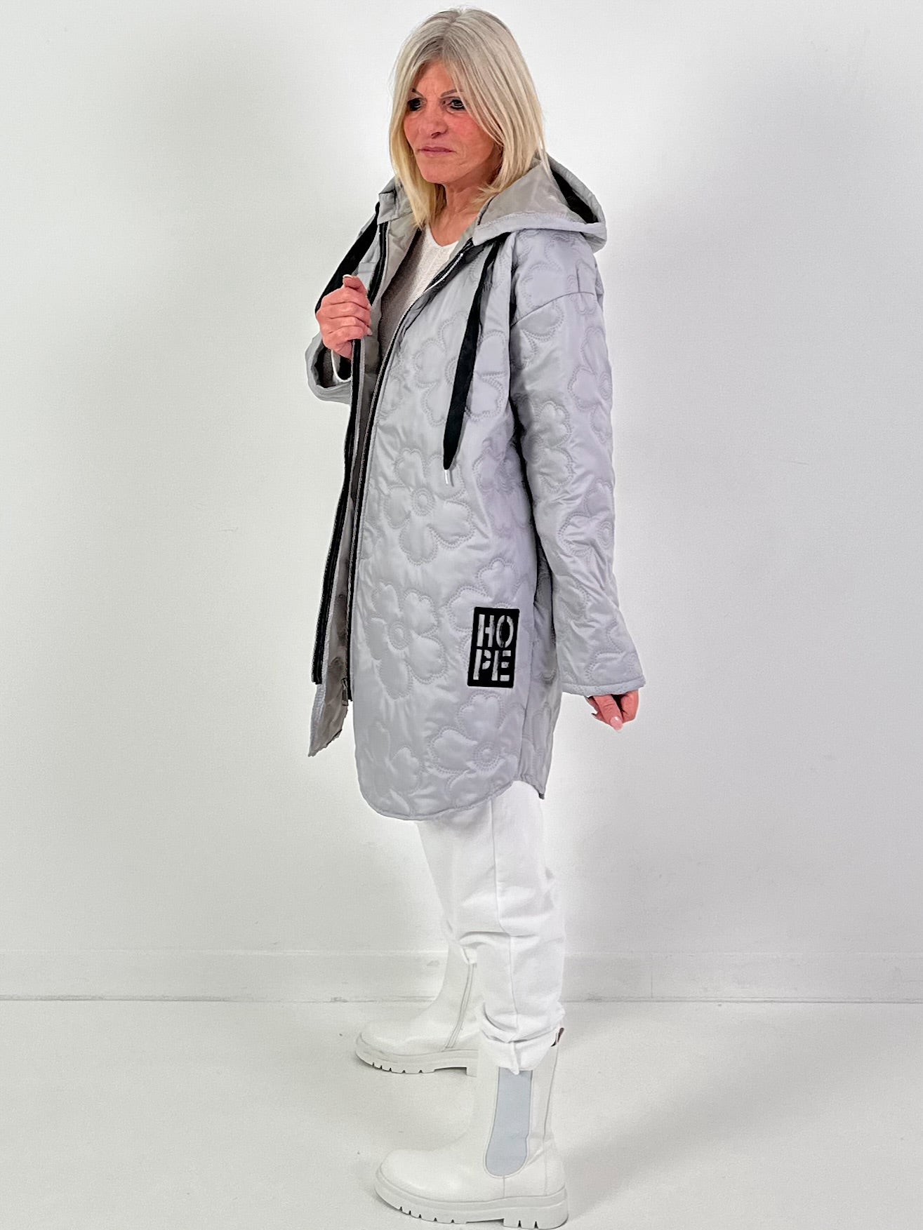 Mantel Modell "Flower Hope" - hellgrau