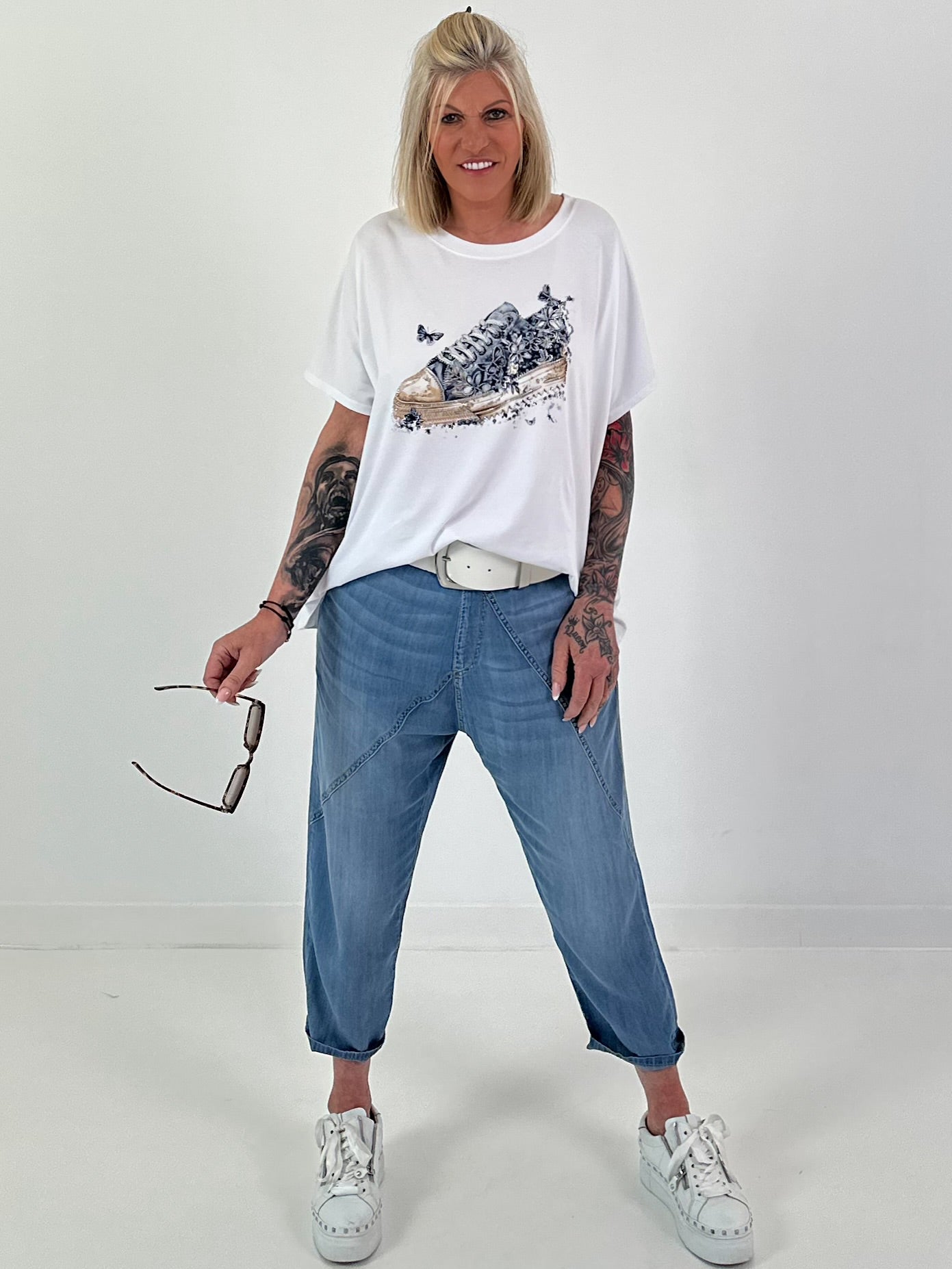 T-Shirt mit Schuhprint - weiss-dunkelblau