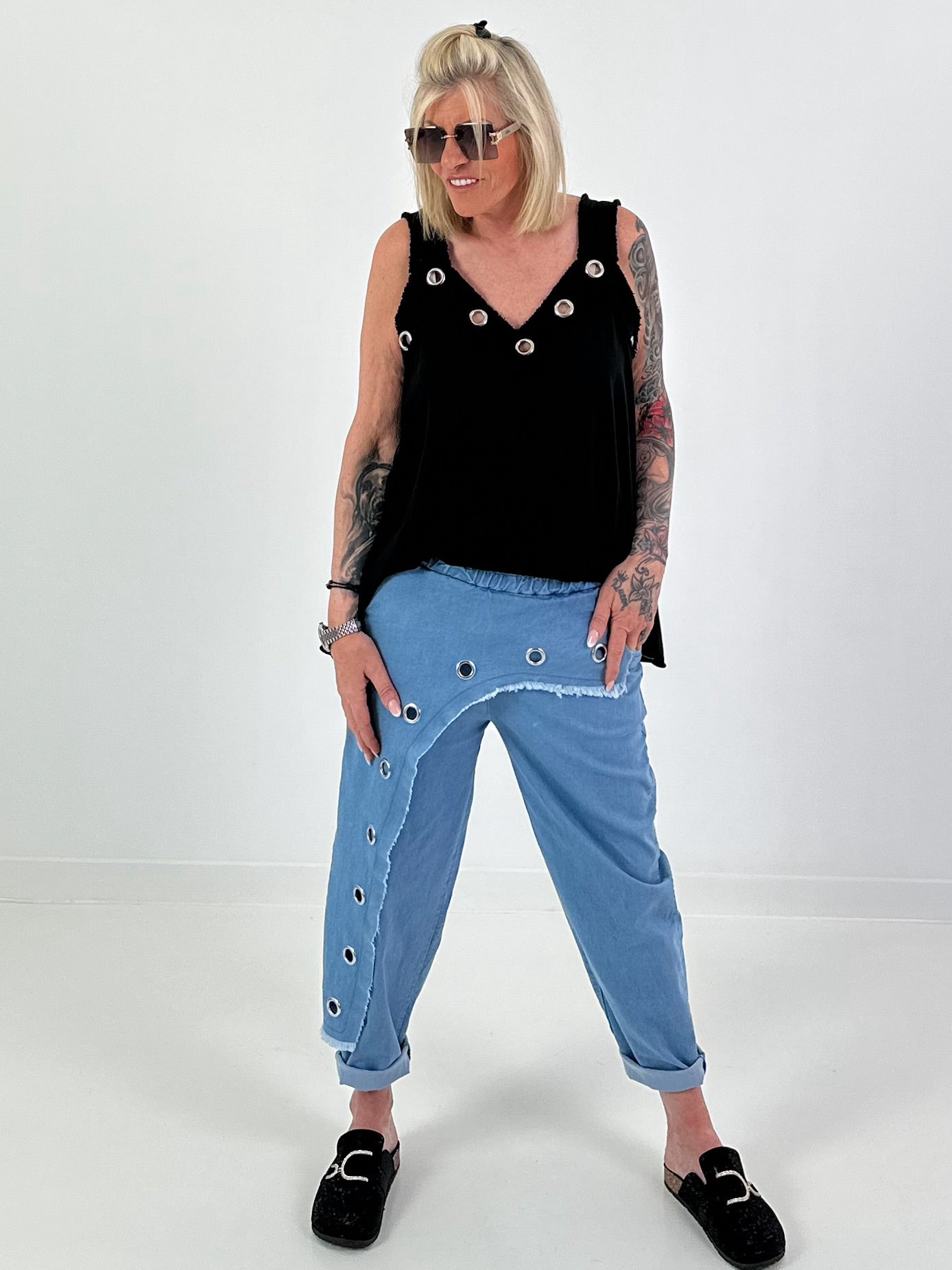 Oversized top with silver eyelets - black