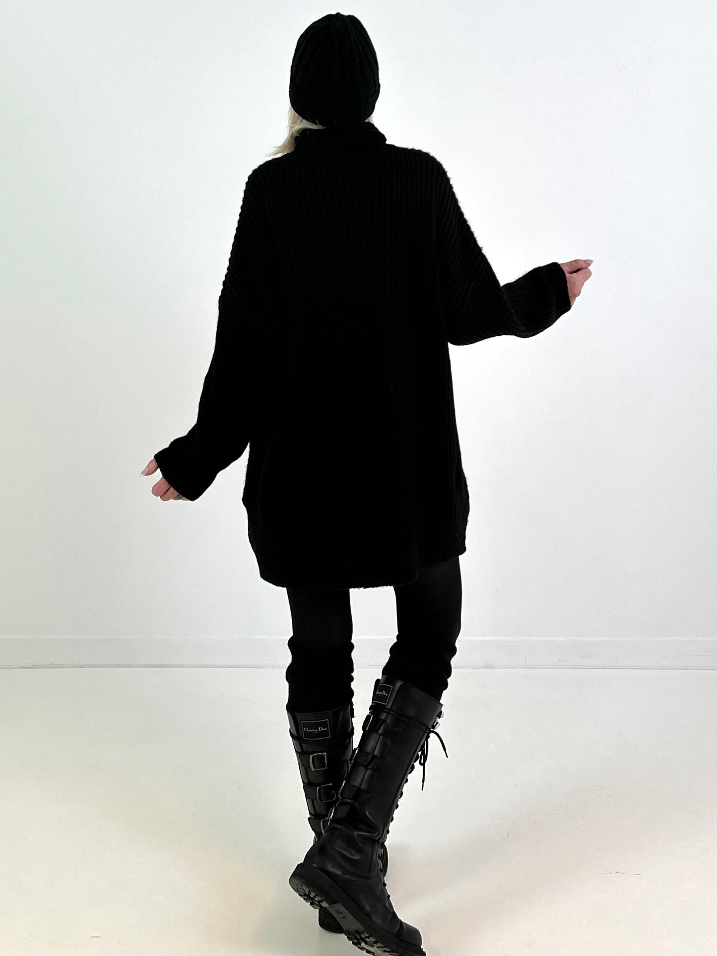 Longpullover/Kleid Modell "Embrace" - schwarz