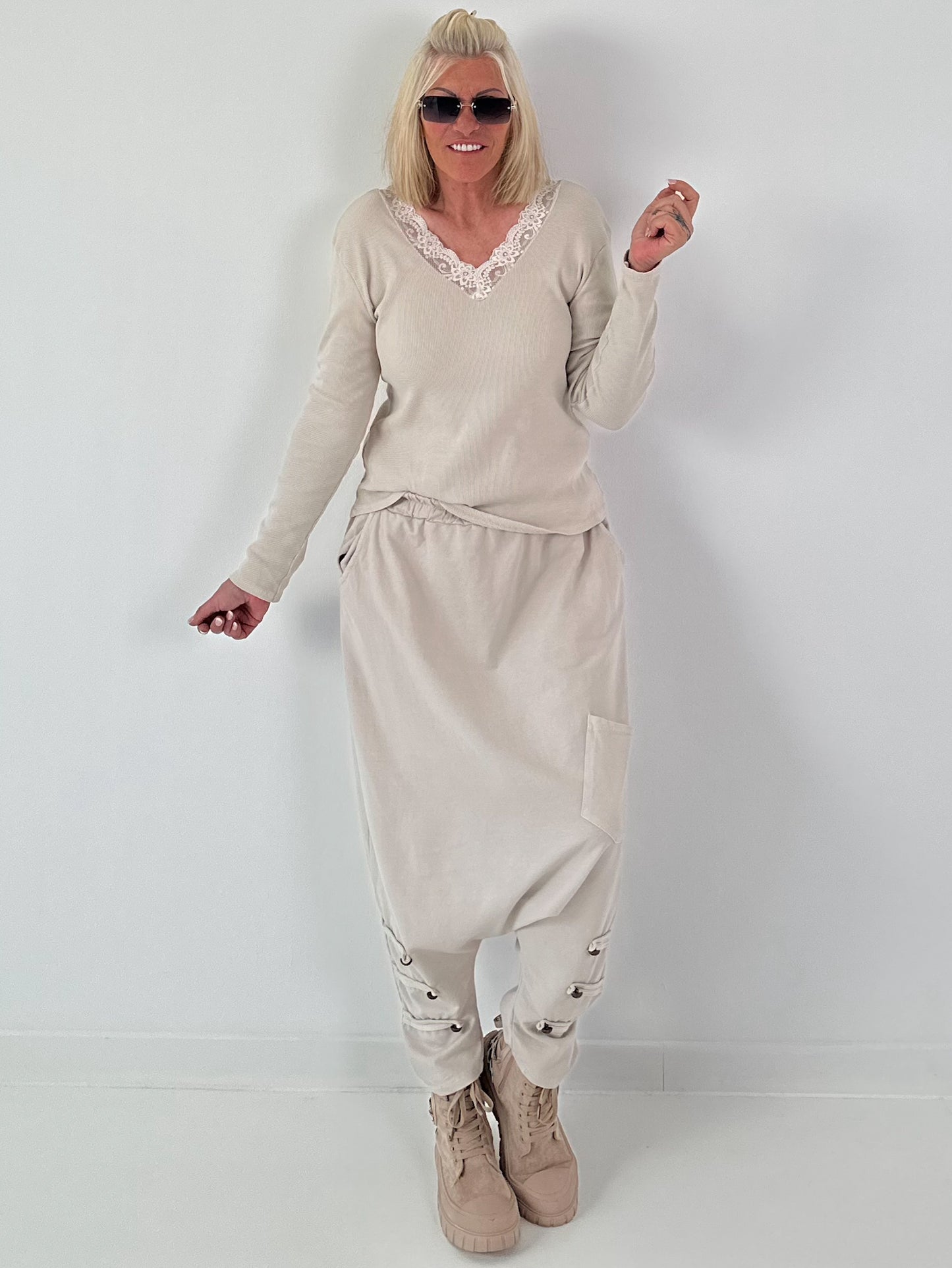 Ribbed Shirt with V-Neck and Lace Details - beige