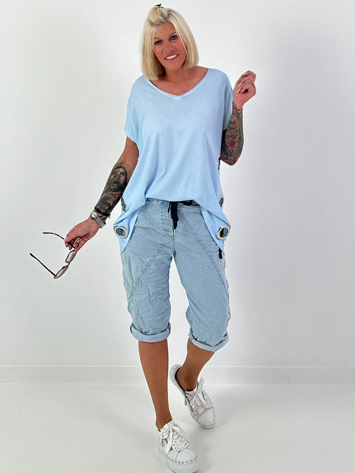 T-shirt with side eyelets - light blue
