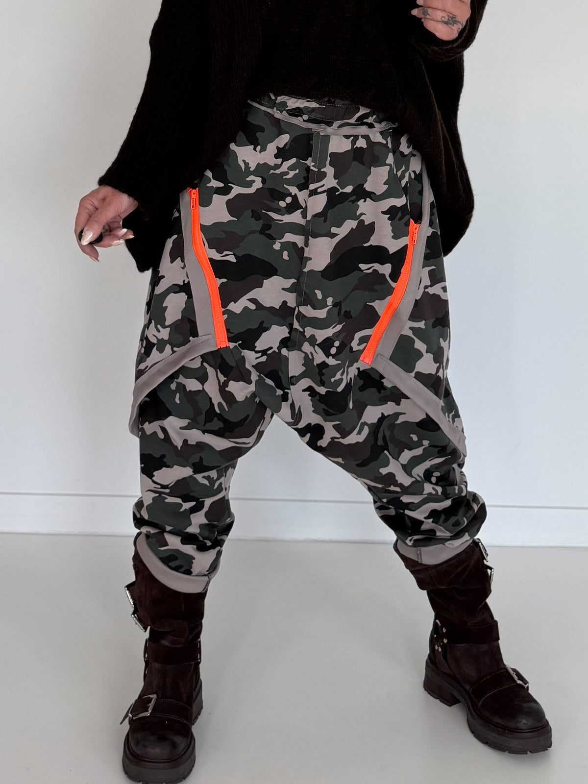 Harembroek met camouflageprint - olijf-taupe-meerkleurig