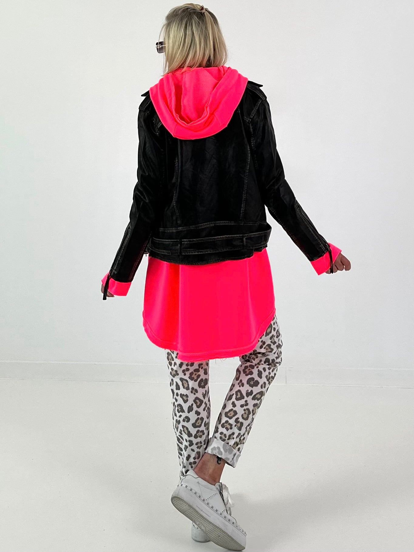 Stylish biker jacket in leather look - black