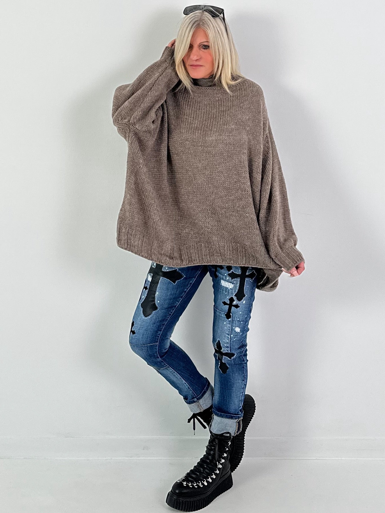 Oversized sweater model "Snuggle Arctic" - taupe