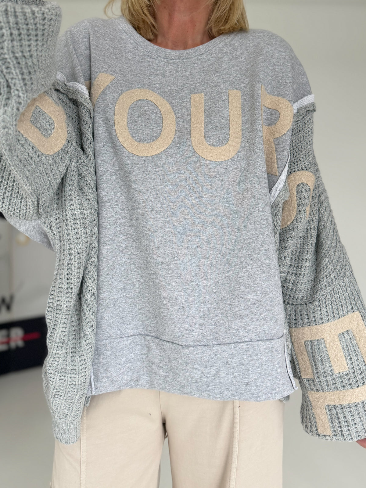 Sweater mit Strickeinsätzen - hellgrau