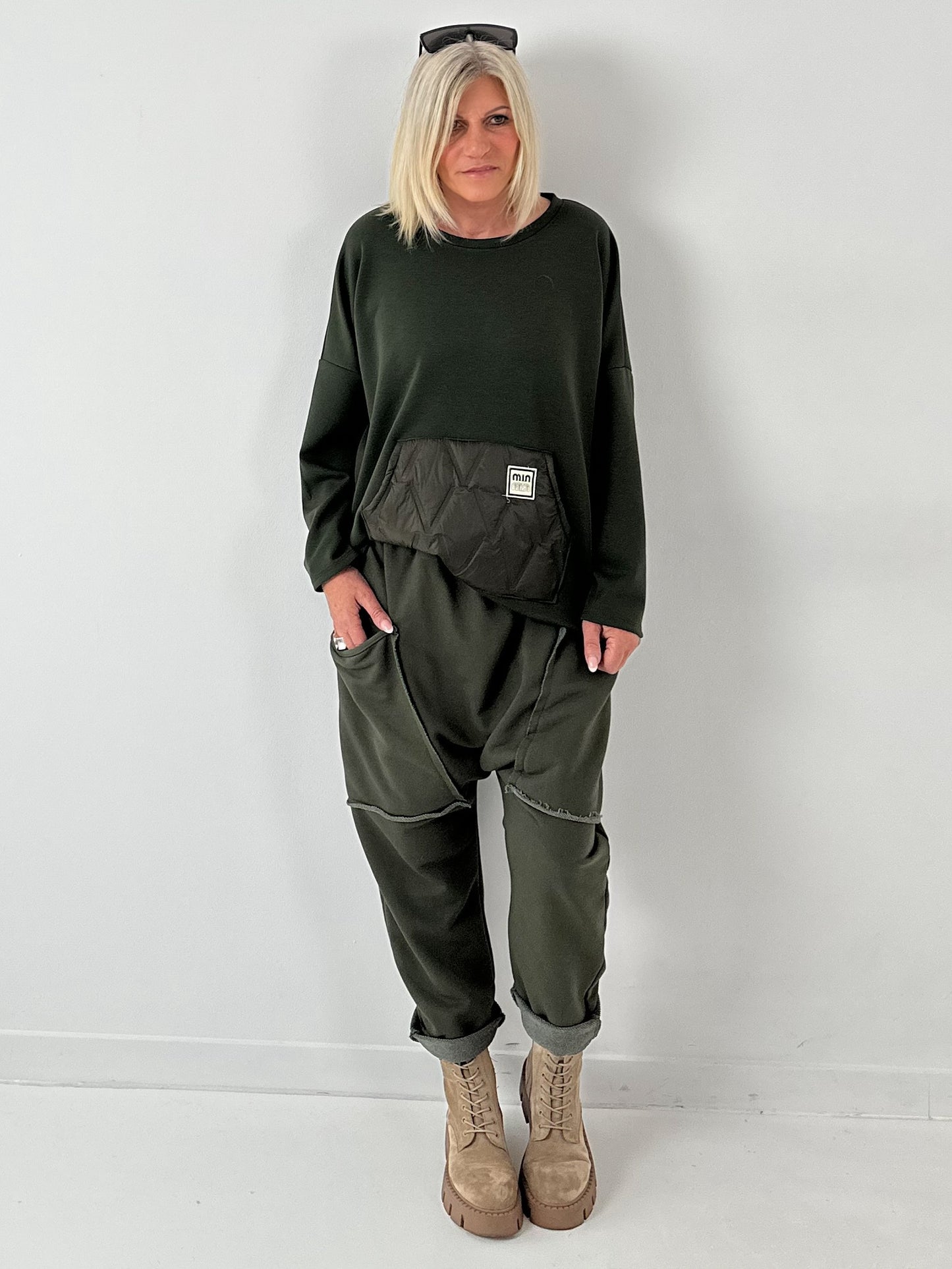 Sweatshirt model "Metro Chic" - olive