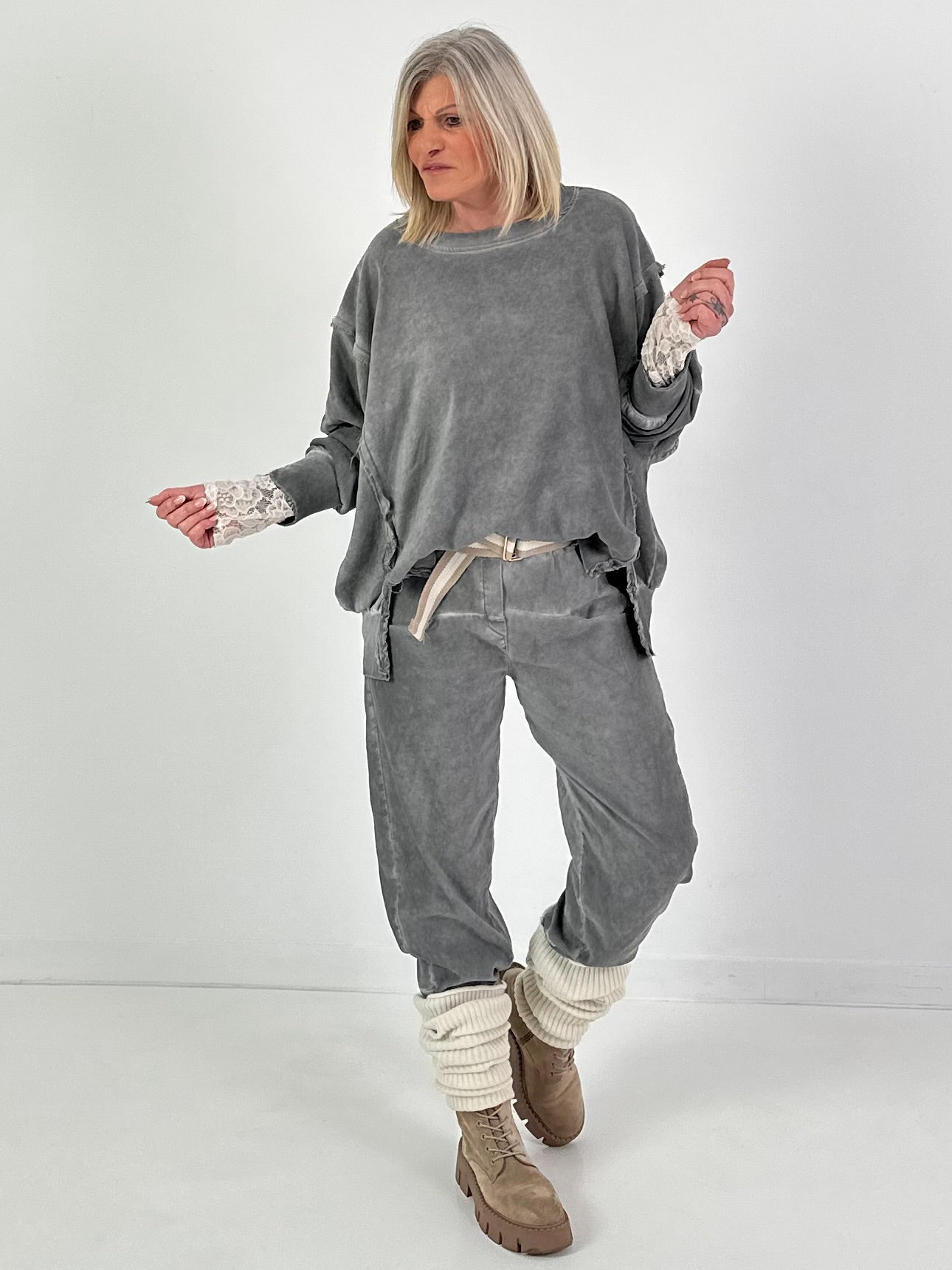 Sweater mit Linksnähten - grau