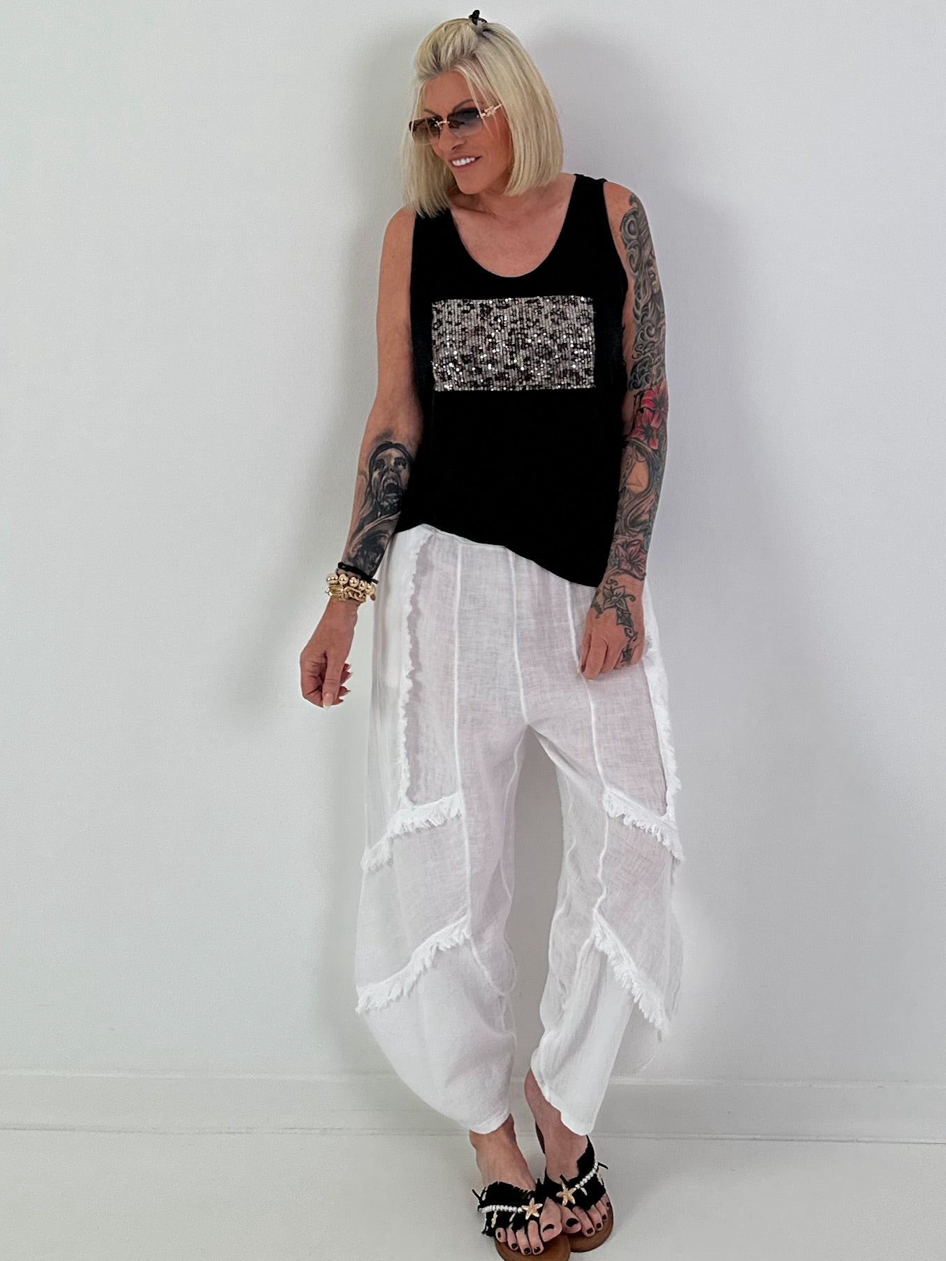 Feinstrick Top mit Leo Patch - schwarz