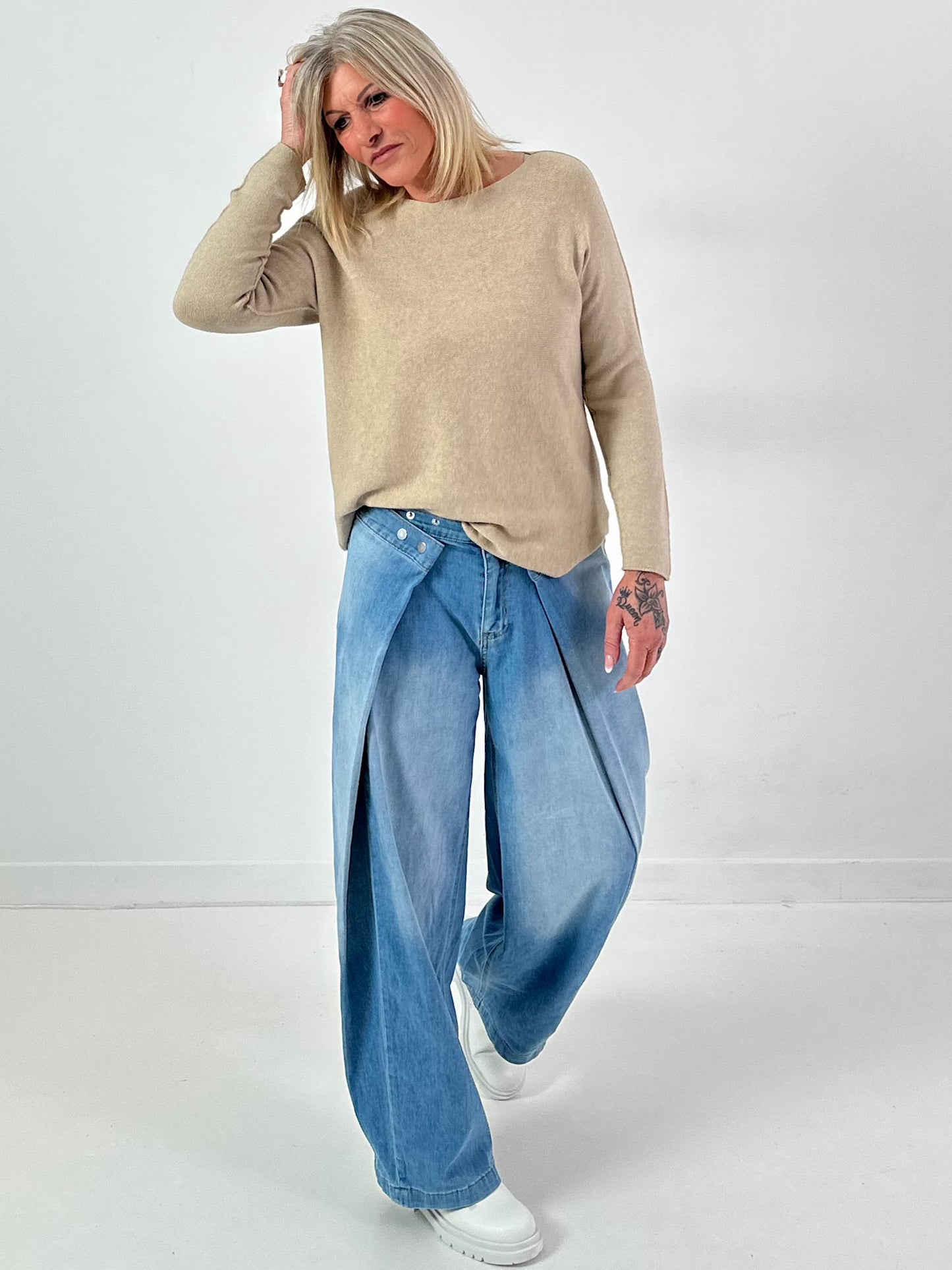 Fijn gebreide trui model "Pure Frame" - beige