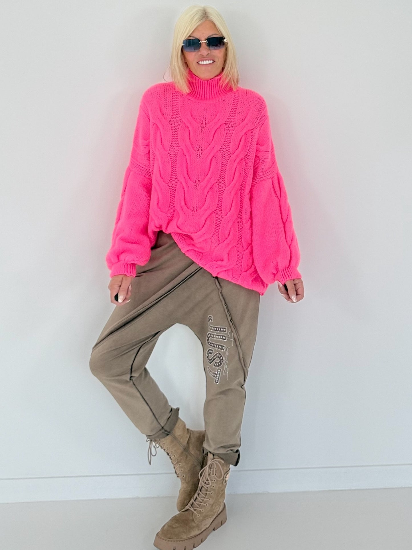 Kuschliger Strickpullover mit Zopfmuster - neonpink