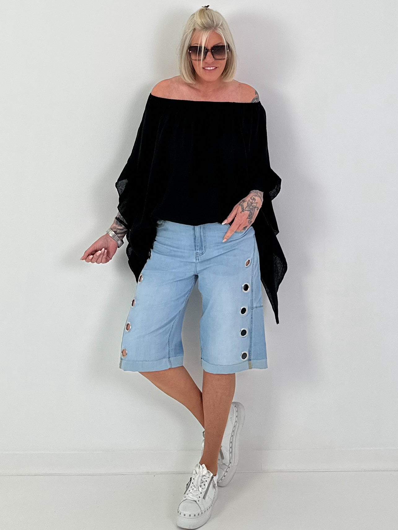 Tunic with side ruffles - black
