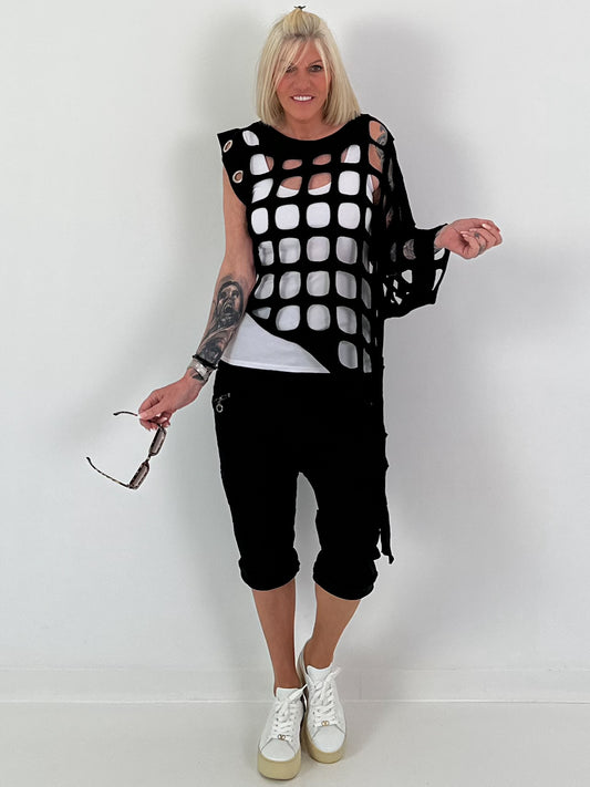 Shirt met all-over cut-outs en oogjes - zwart (leverbaar vanaf 11-05-26)