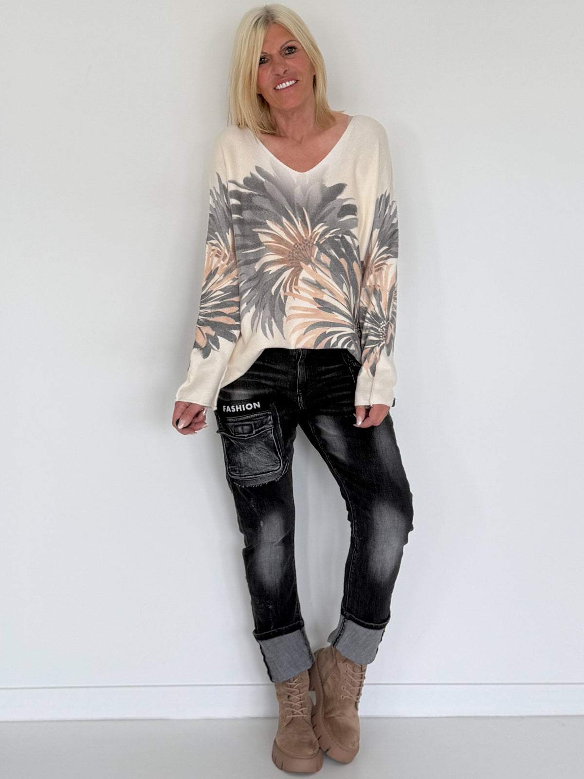 Pullover mit V-Ausschnitt und Botanical-Print - creme-anthrazit