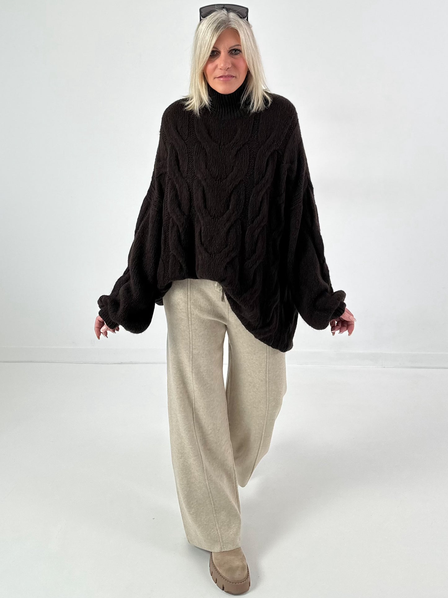 Lässiger Pullover mit Zopfmuster Modell "Pure Cable" - coffee