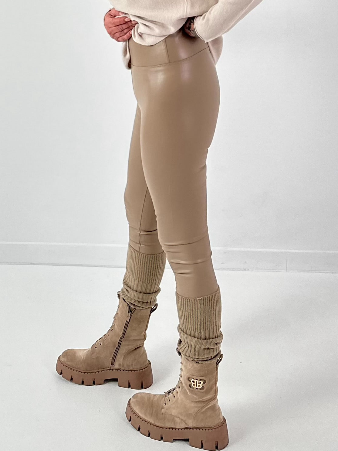 Leather-look leggings, model "Matte Move" - ​​taupe