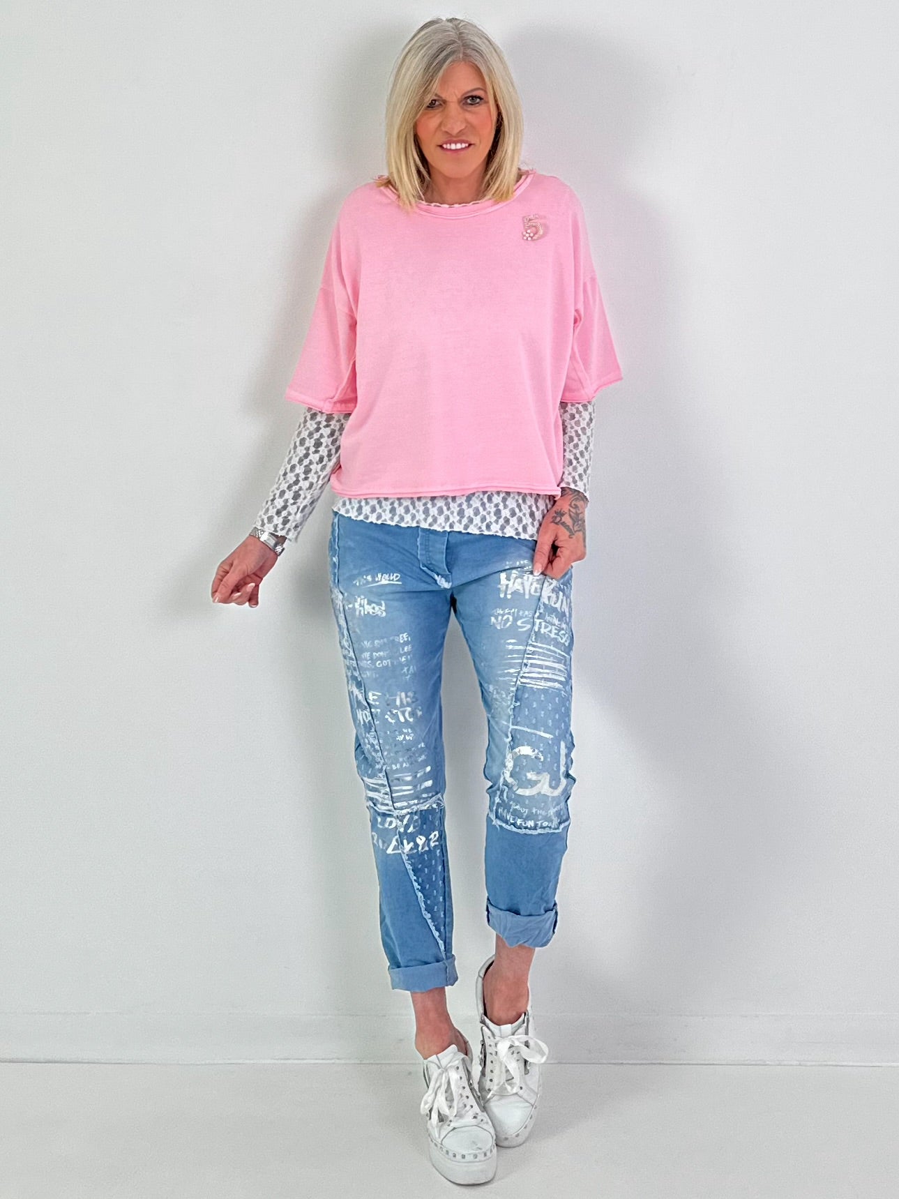 Shirt mit Brosche - rosa