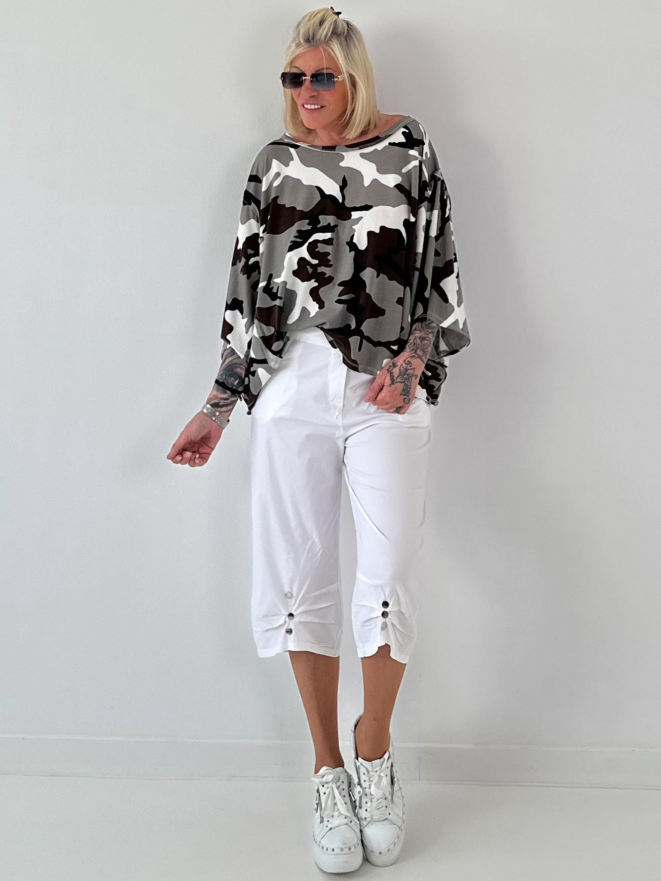 Sweatshirt model "Lace Whisper" - beige