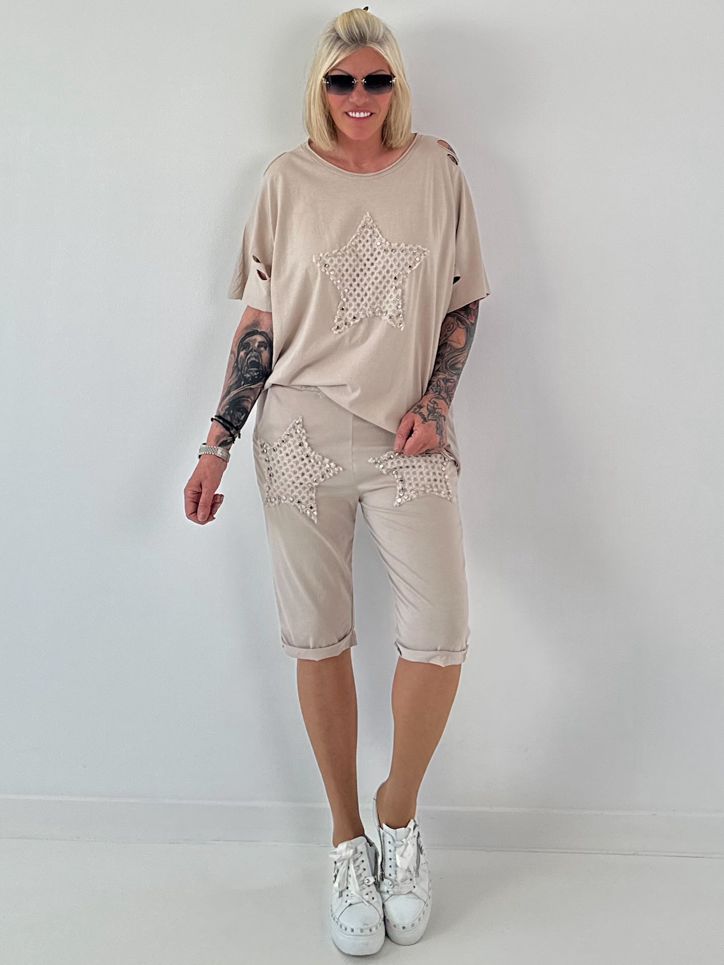 T-Shirt mit Häkelstern-Nieten-Cut-Outs - beige