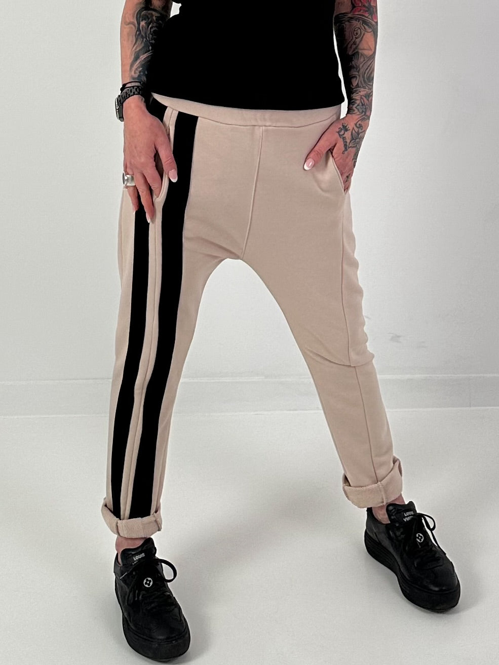 Hose mit seitlich verlaufenden Streifendetails - beige