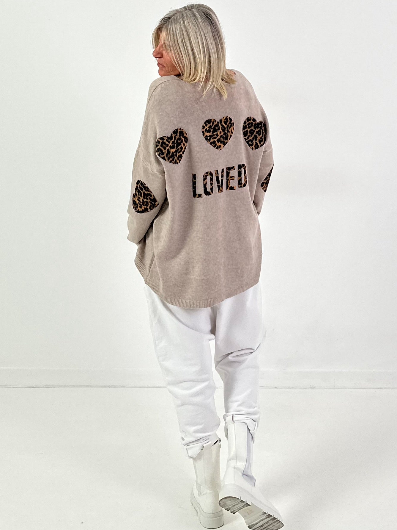 Strickpullover Modell "Loved Edition" - beige ( lieferbar ab ca. 09.12.25)