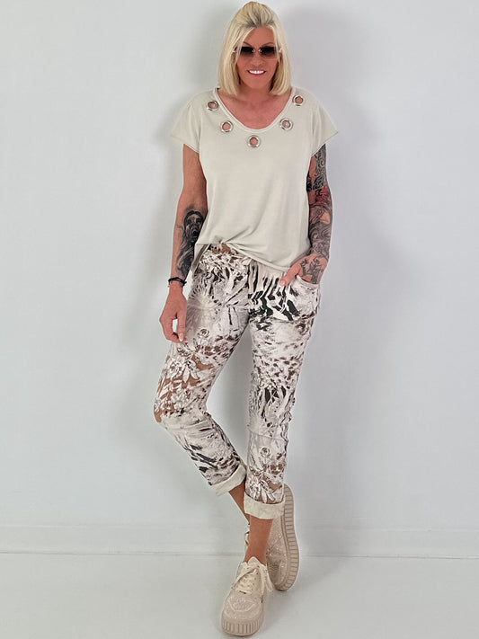 T-Shirt mit Ösen-Ausschnitt - beige
