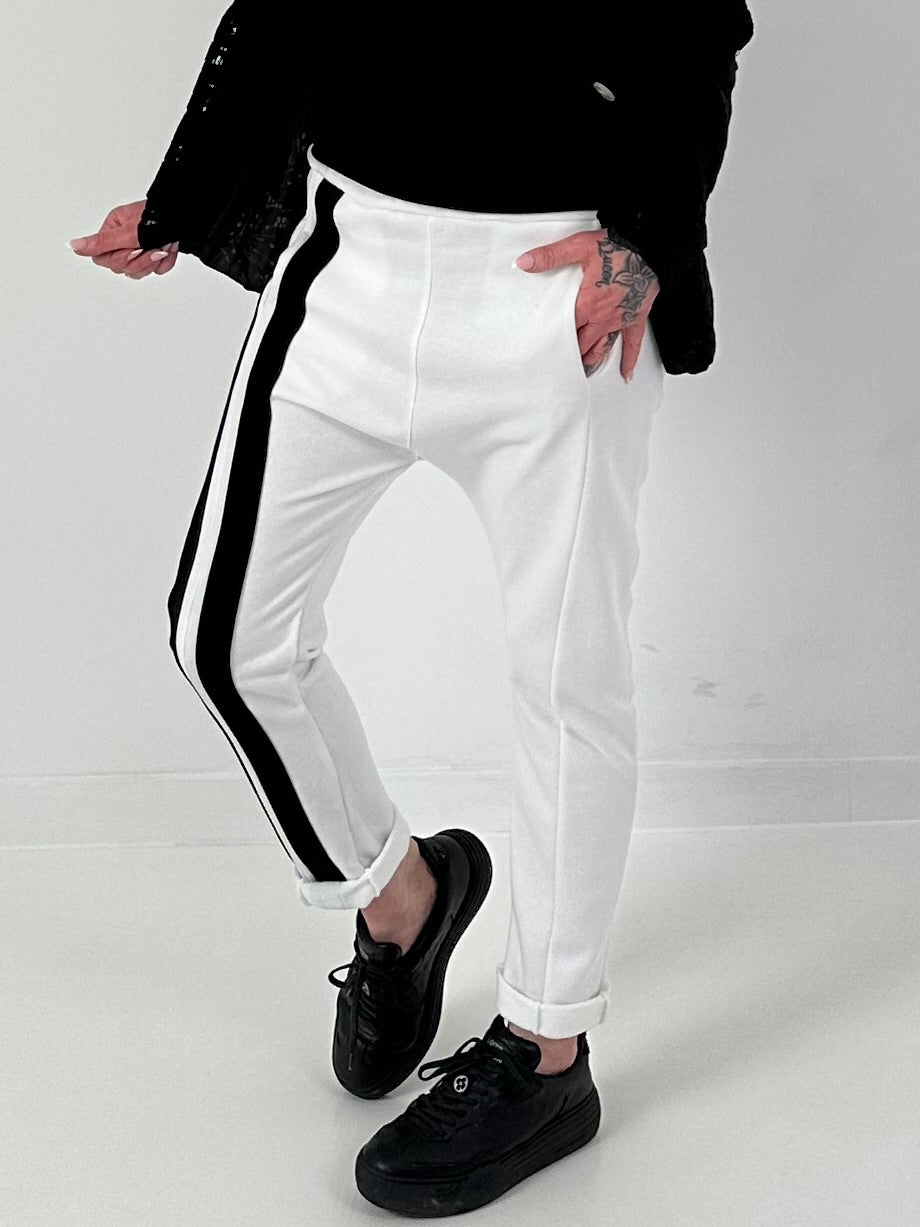 Hose mit seitlich verlaufenden Streifendetails - weiss