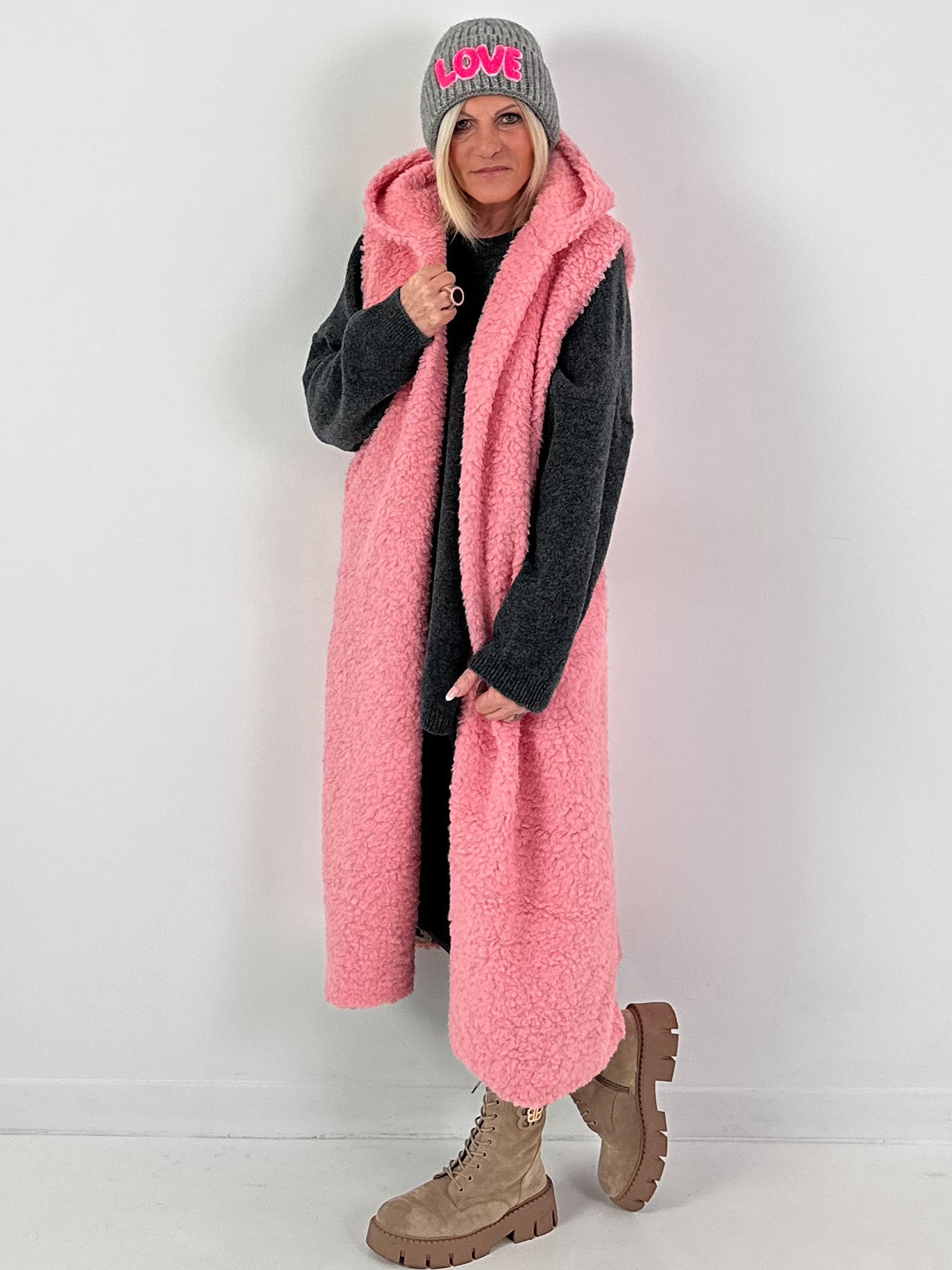 Long vest model "Leo Layers" - pink