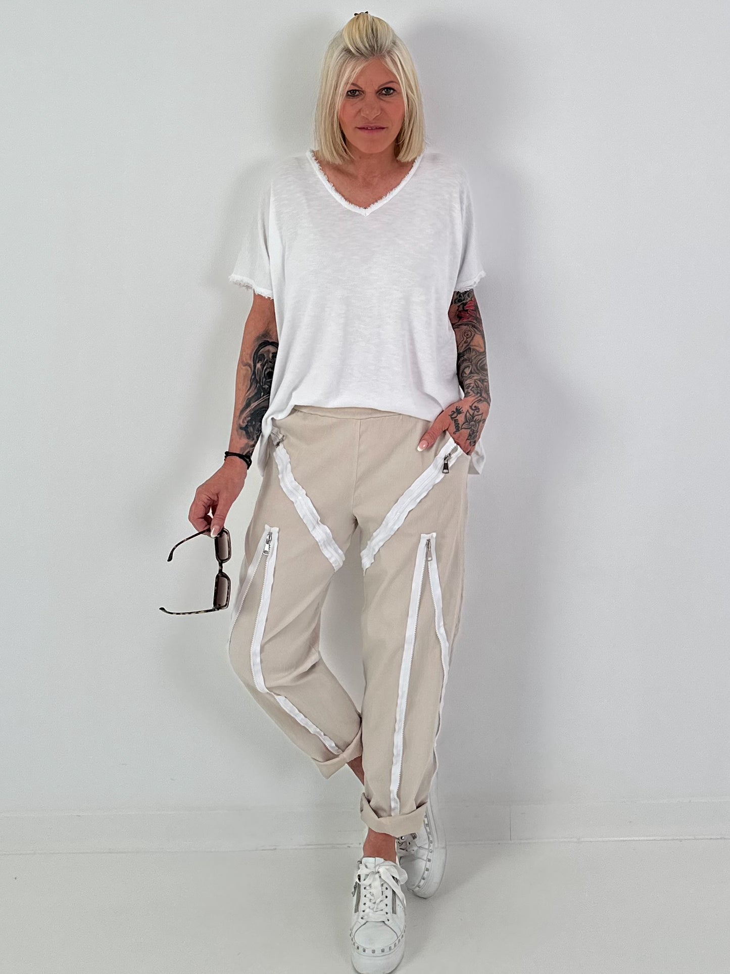 Trousers with zipper details - beige