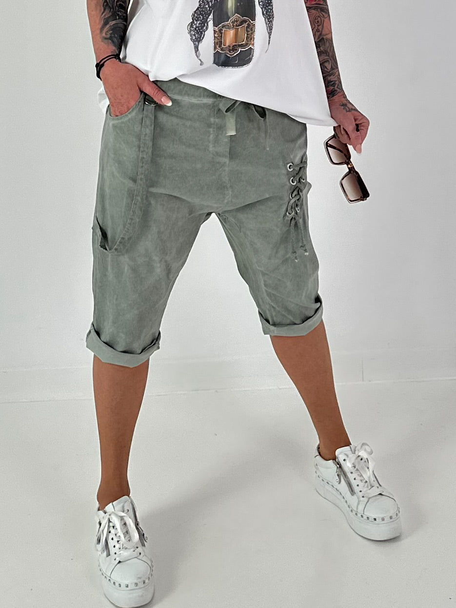 Baggy Short mit Schnürdetail - khaki