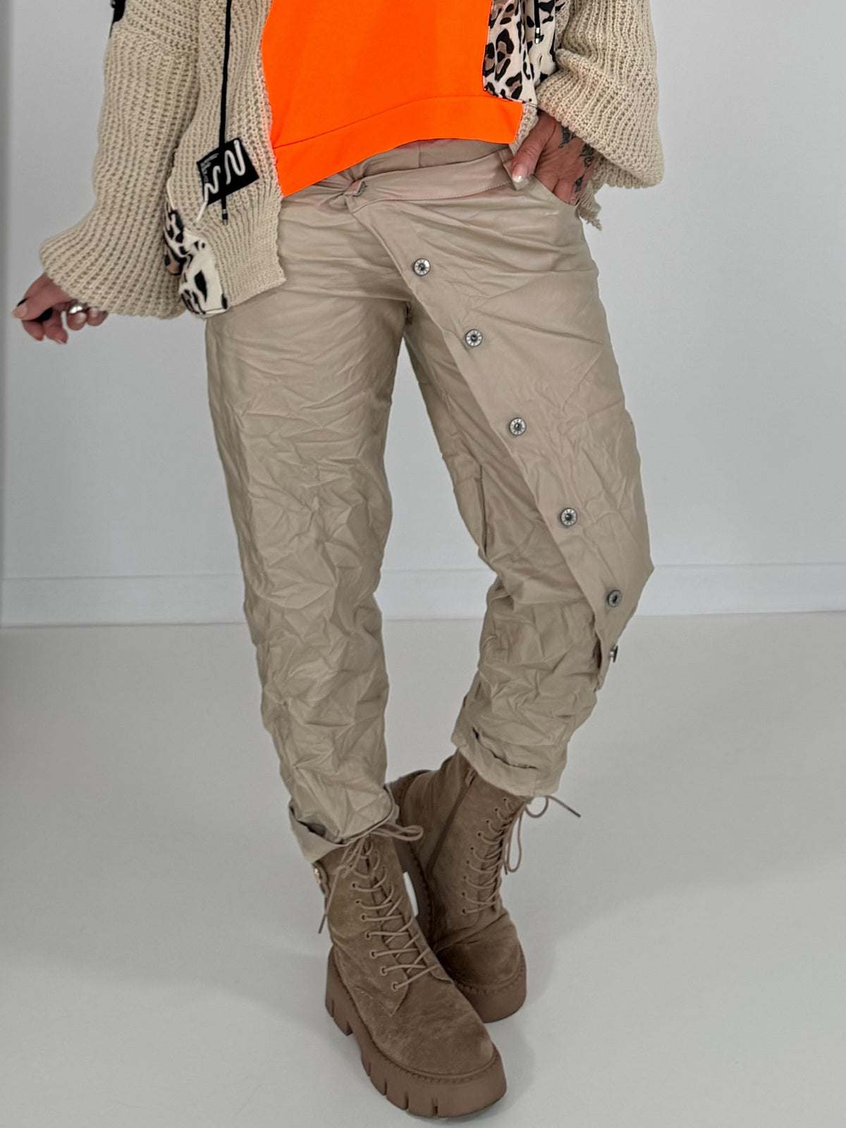 Vegane Lederhose Knopfleiste quer - beige
