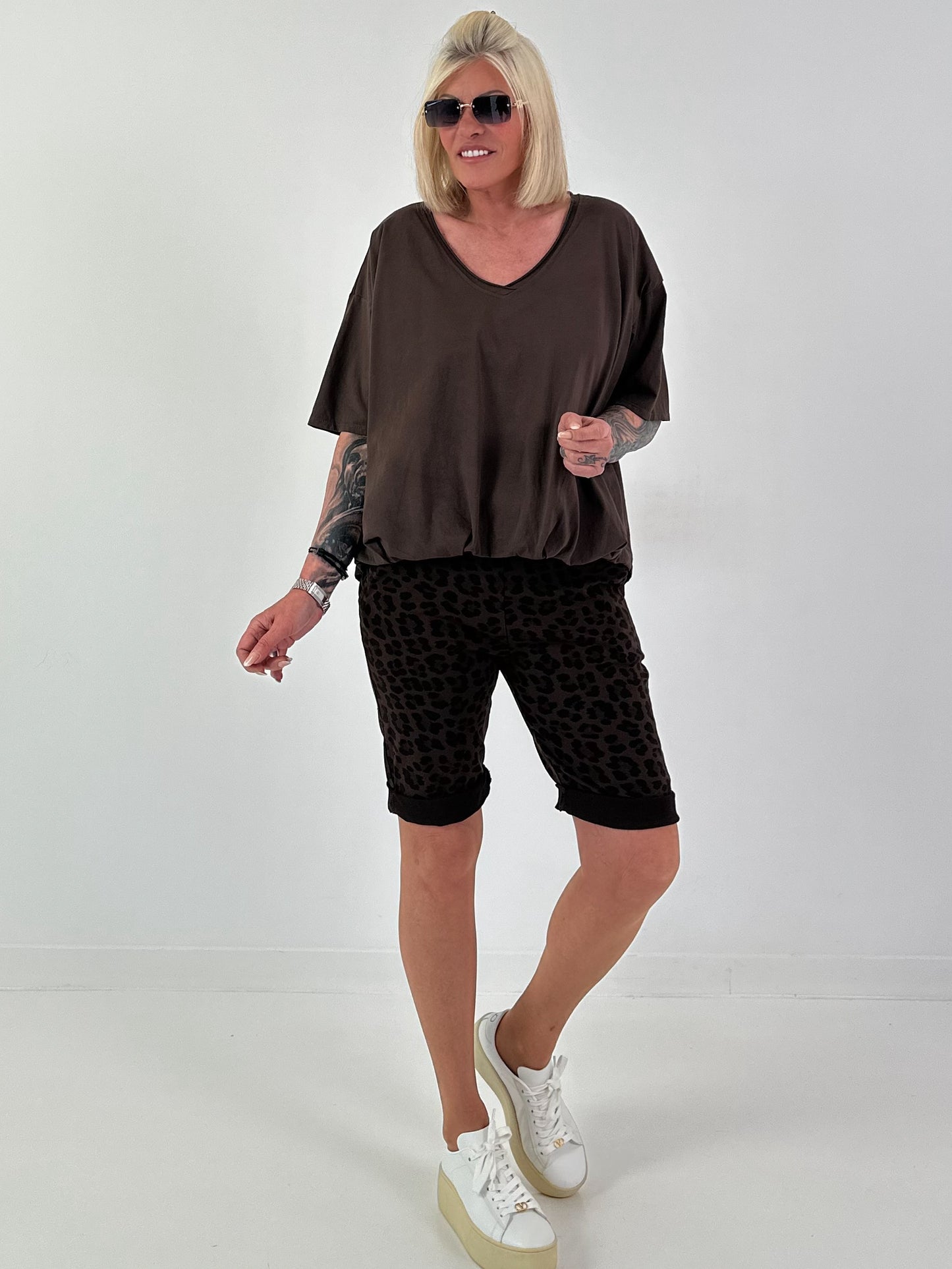T-Shirt  mit gerafftem Saum - schoko