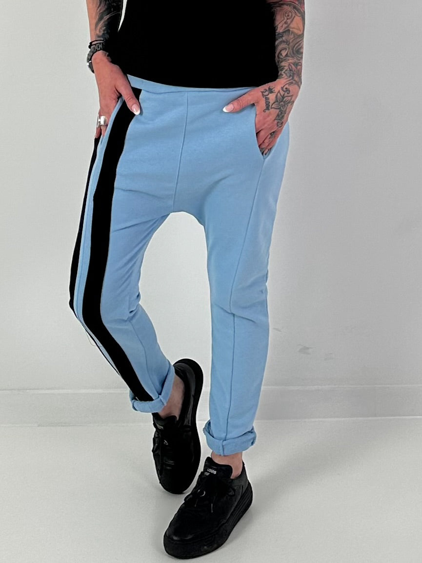 Hose mit seitlich verlaufenden Streifendetails - hellblau