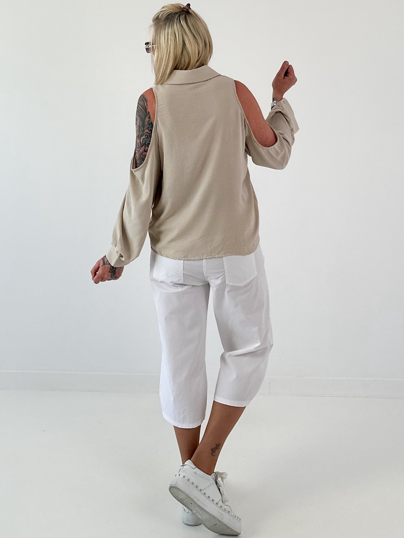 Bluse mit cold shoulder Detail - beige