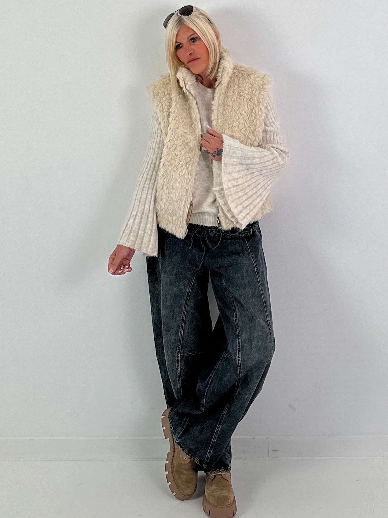 Lässige Wide Leg Jeans mit besonderen Nähten - used black