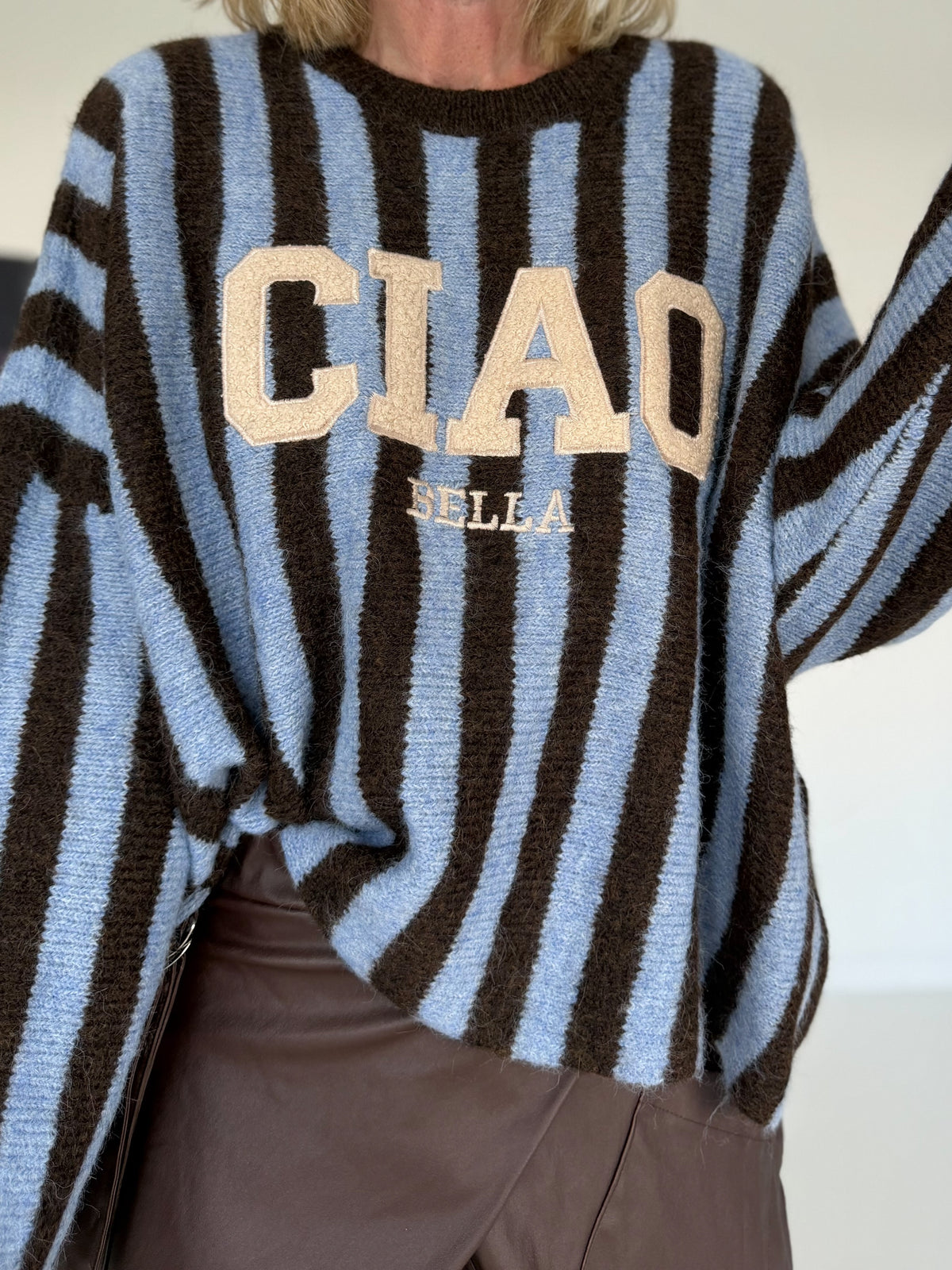 Oversized Pullover Ciao Bella - hellblau-mokka