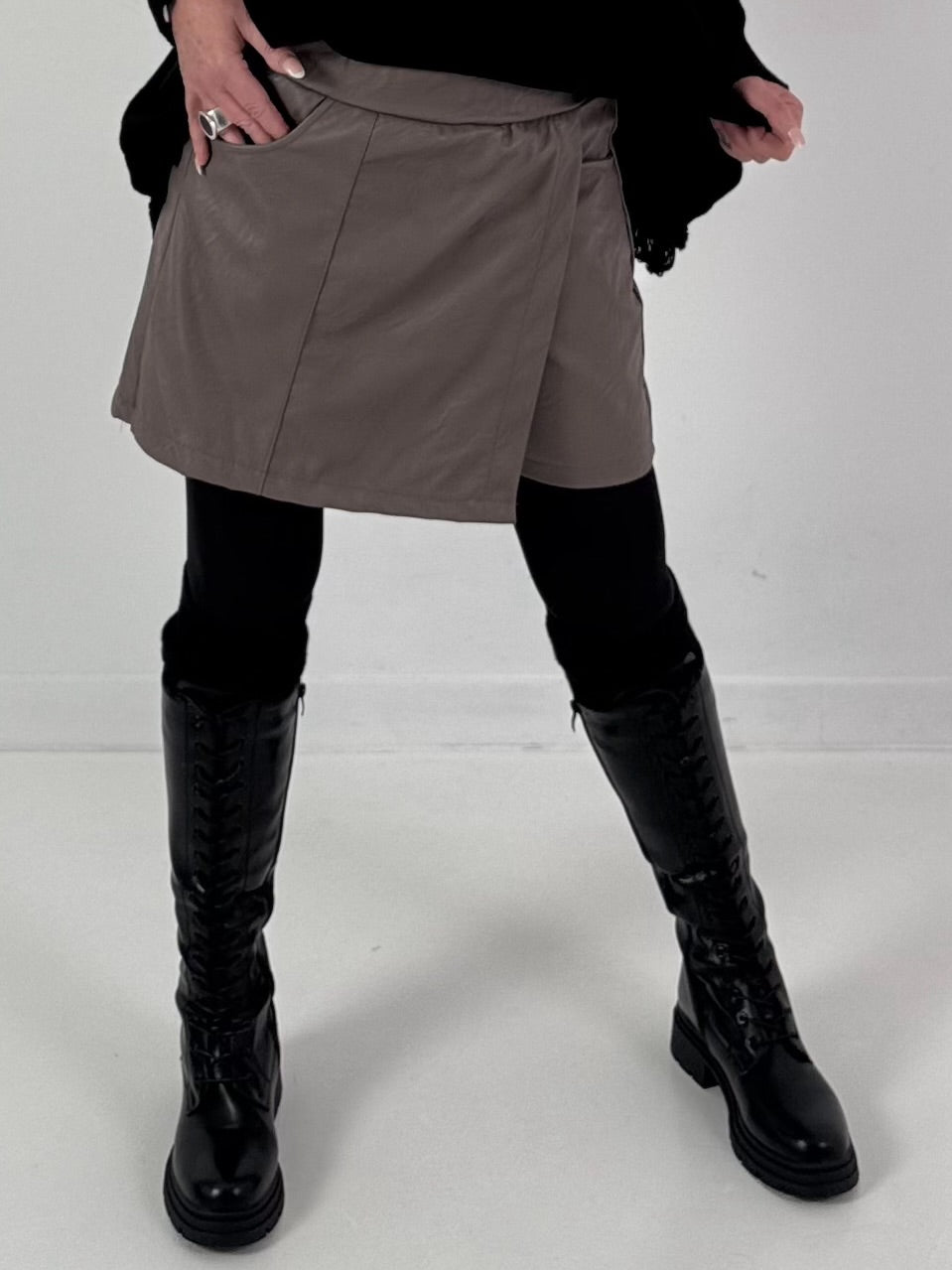 Skirt shorts in leather look model "Smooth Edge" - taupe