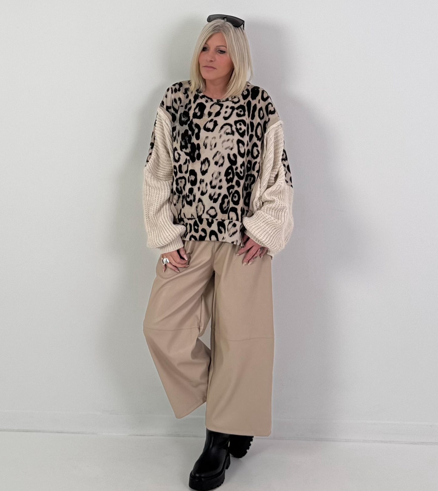 Oversized sweat sweater model "Urban Roar" - beige