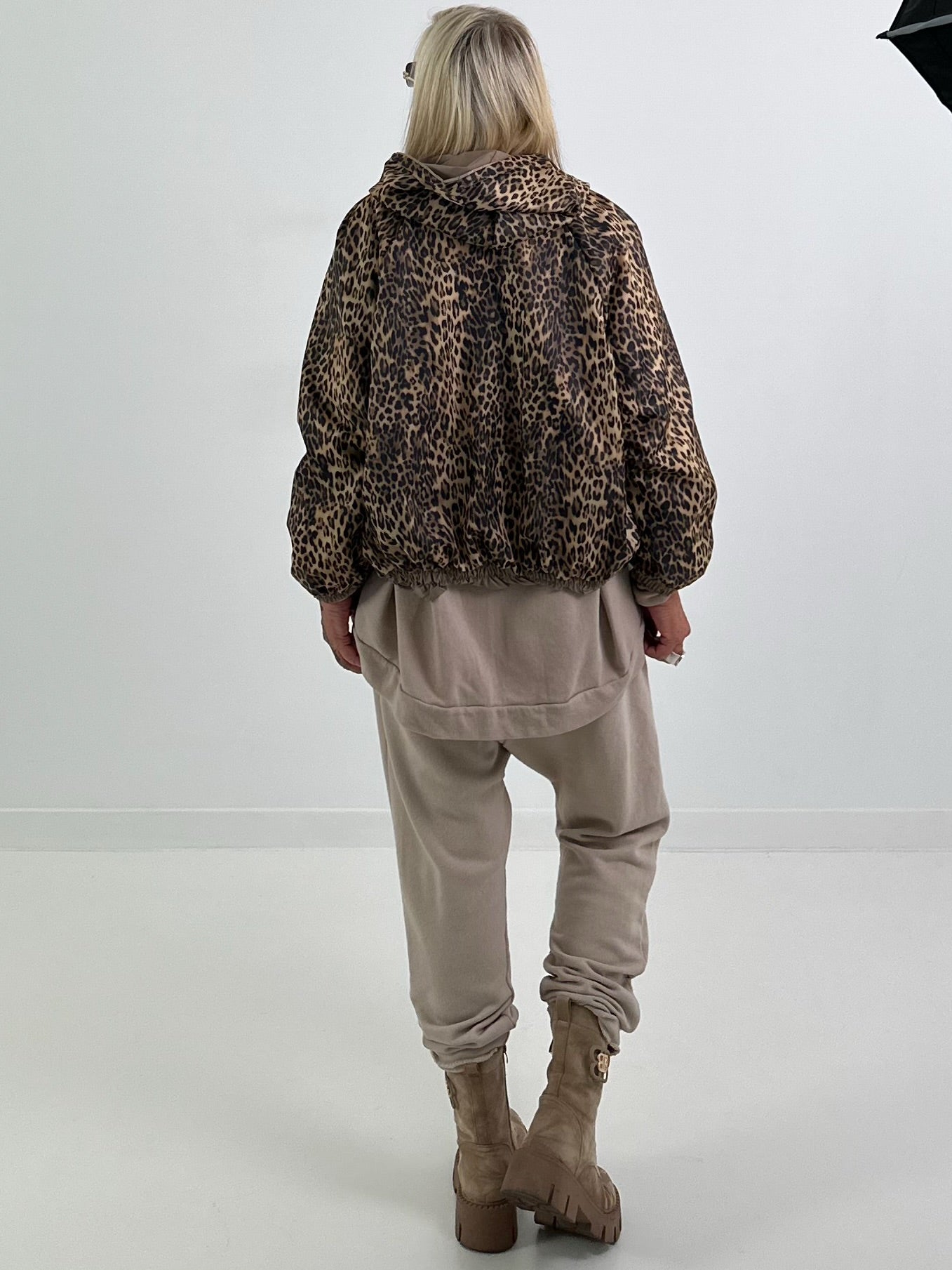 2 in 1 Jacke mit Leo-Print - oliv