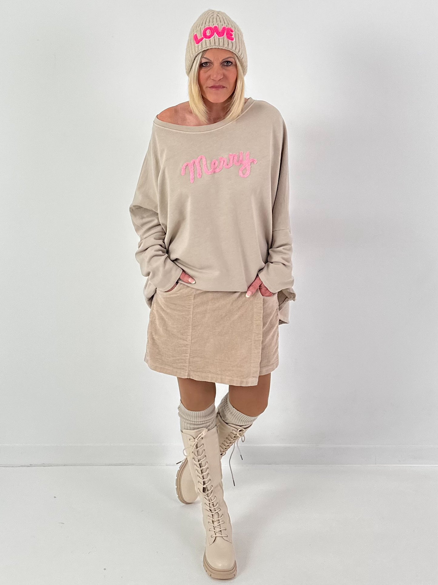 Sweatshirt model "Merry Mood" - beige